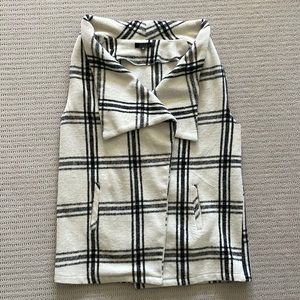 TCEC White and black plaid long vest